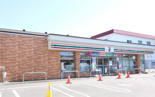 コンビニ　セブンイレブン札幌ひばりが丘店（コンビニ）まで368m