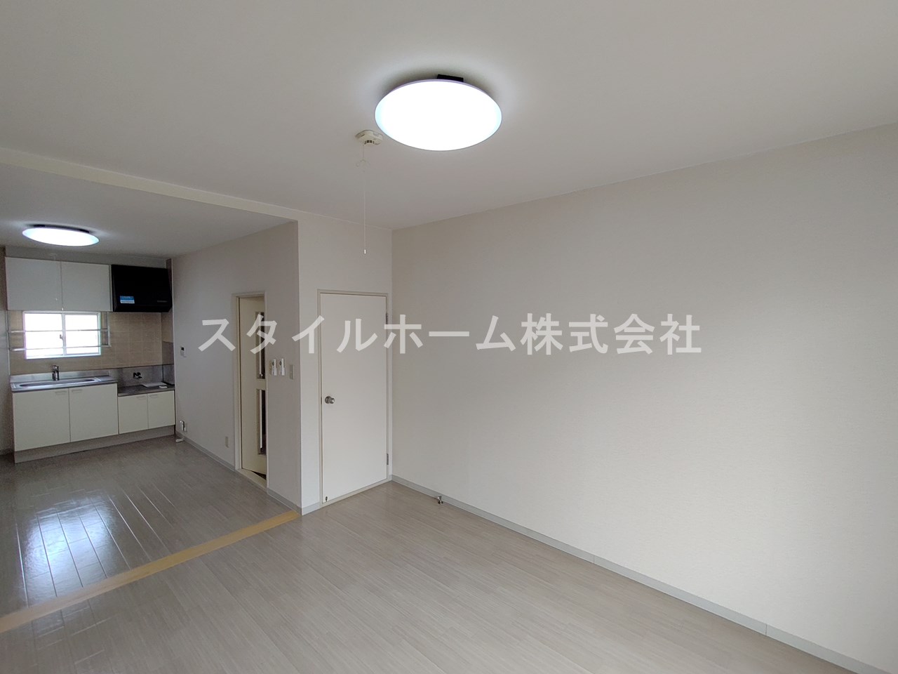 居室・リビング　同建物内別部屋の写真です。