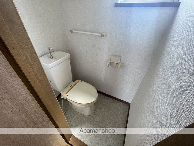 地下鉄南北線 麻生駅 バス乗車時間：30分 最寄りバス停で下車 徒歩4分 2階建 築34年のトイレ写真