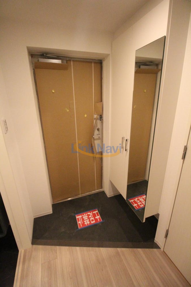 アドバンス江坂ラシュレの玄関写真