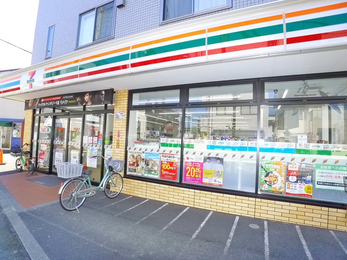 コンビニ　セブンイレブン（コンビニ）まで124m