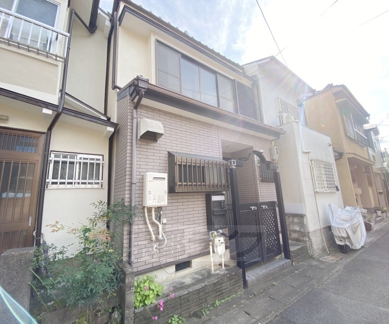 太秦上ノ段町貸家