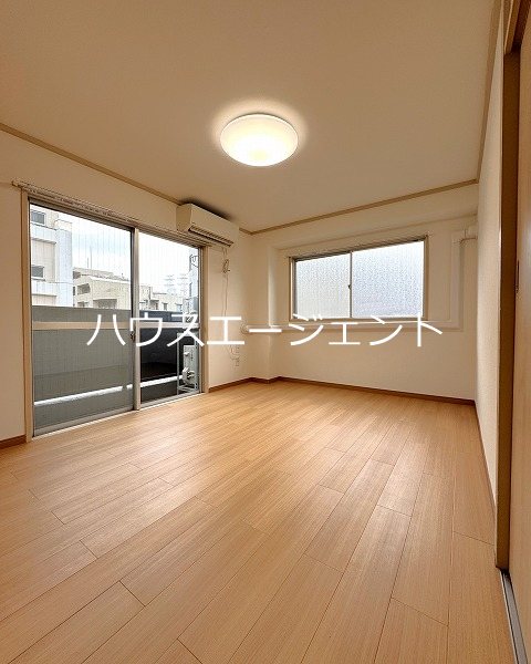 その他部屋・スペース　6.5帖洋室。二面採光で明るいです。※参考画像