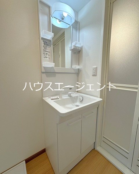 洗面設備　嬉しい独立洗面台です。※参考画像