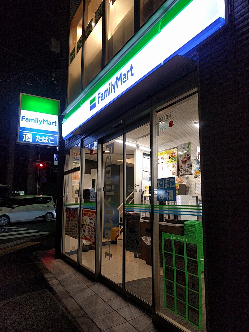 コンビニ　ファミリーマート横浜西神奈川三丁目店（コンビニ）まで140m