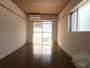 居室・リビング　シングルベットも置けそうな広さのお部屋ですね。