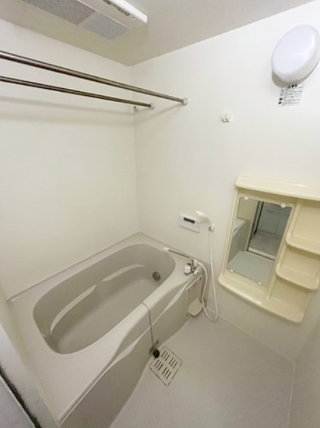 バス・シャワールーム　追焚機能と浴室乾燥機あります♪※別部屋参考写真となります。