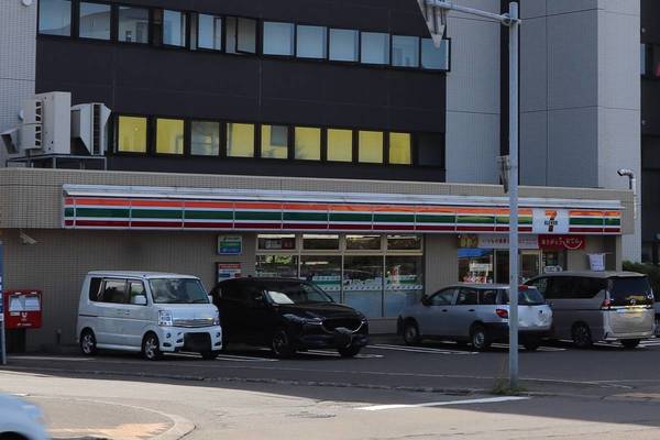 コンビニ　セブンイレブン札幌福住1条店（コンビニ）まで344m