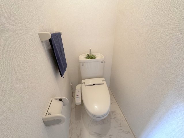 近鉄奈良線 新大宮駅 徒歩27分 2階建 築19年のトイレ写真