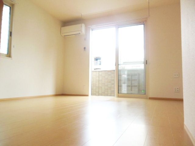 その他部屋・スペース　★温かみのあるフローリングのお部屋です★