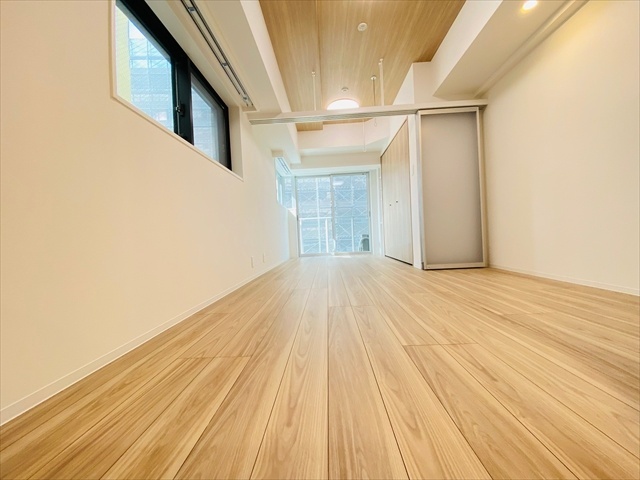居室・リビング　同一建物内１００３号室内装写真転載