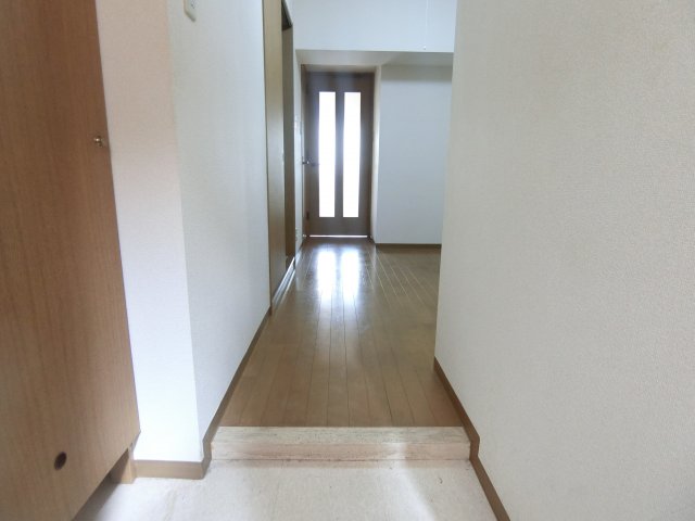 玄関　※別部屋参考写真