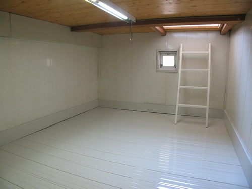 その他部屋・スペース　地下は約6帖の広い収納庫になっております
