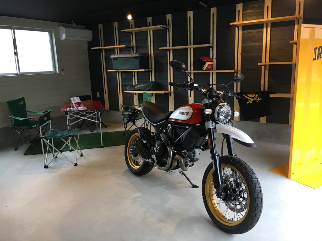 駐車場　エアコン、照明付き
