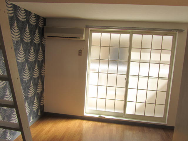 居室・リビング　明るい陽射しの差し込むお部屋