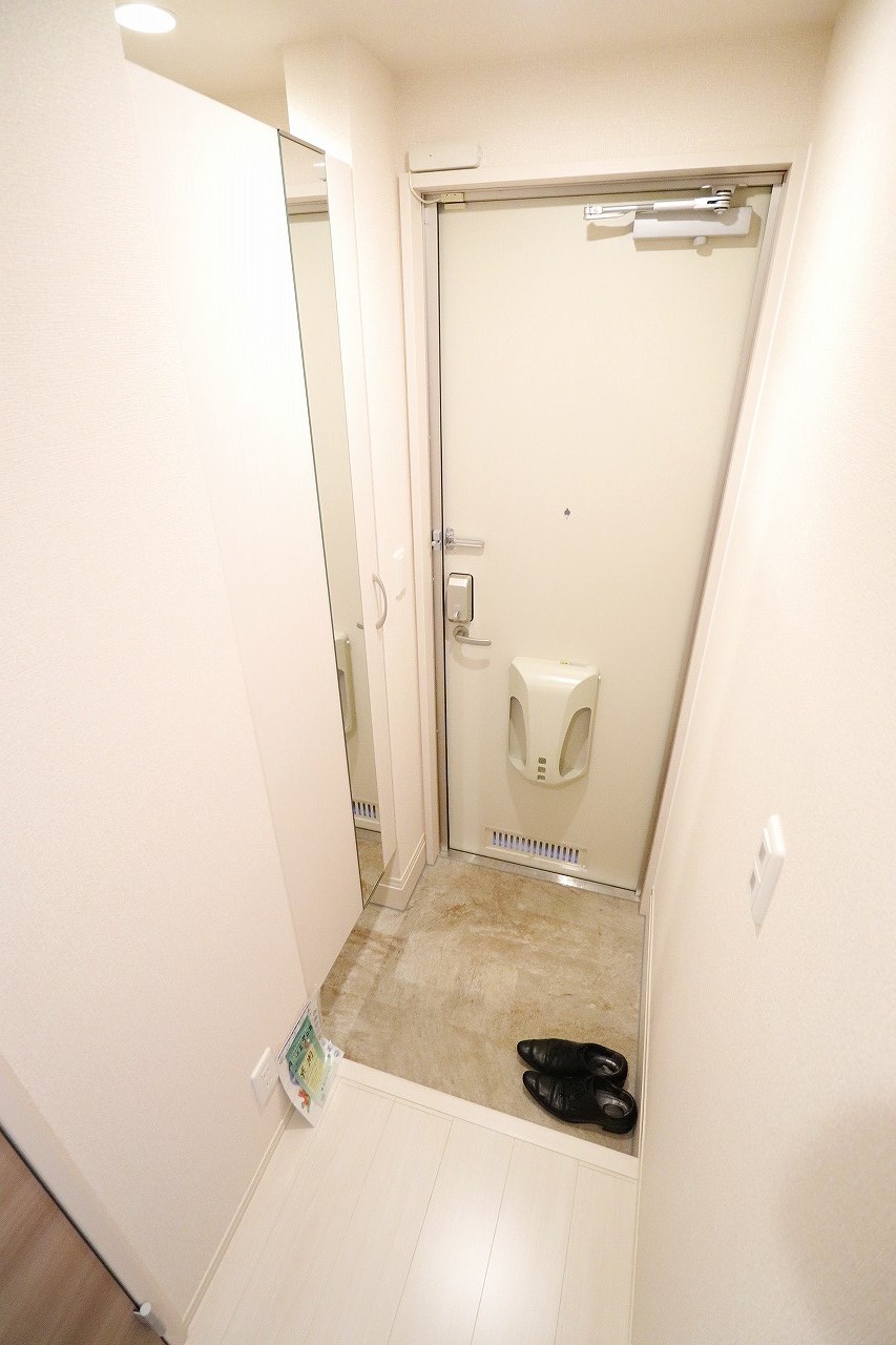 玄関　※同内装施工会社写真になります。