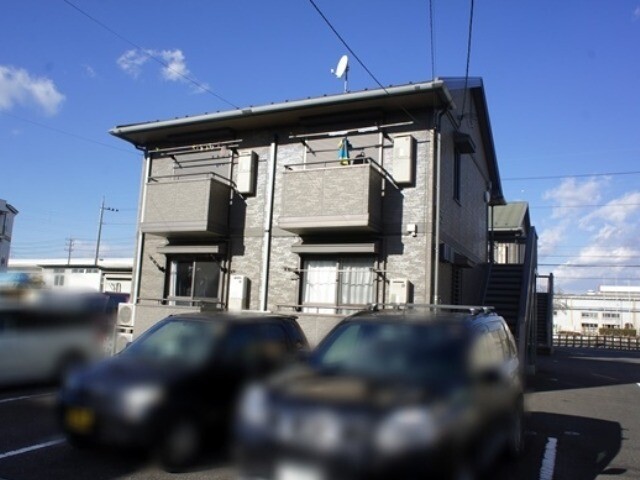 小山市大字犬塚のアパートの建物外観