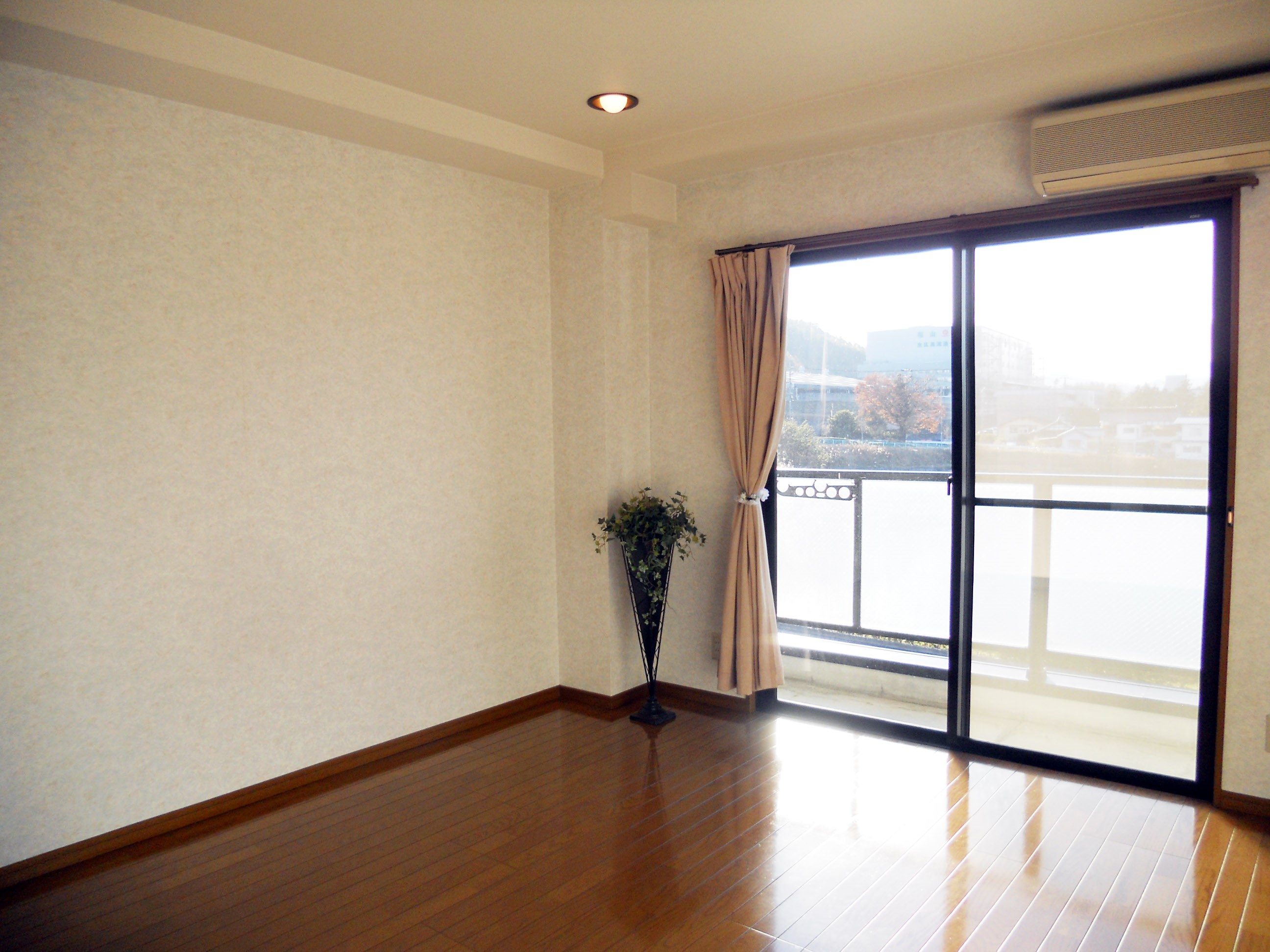 東広島市西条中央のマンションの居室・リビング