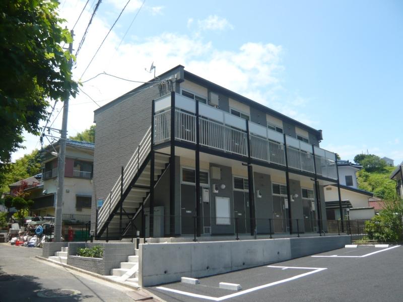 横須賀市岩戸のアパートの建物外観