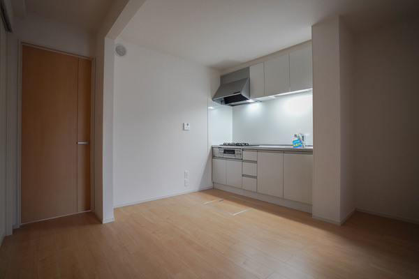 居室・リビング　同じ建物の別なお部屋