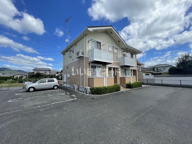 岡山市中区八幡のアパートの建物外観