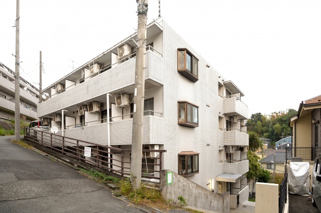 スカイコート生田の建物外観