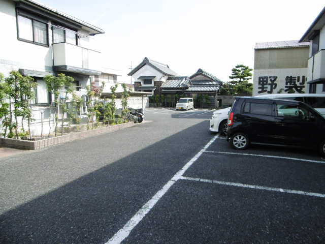 【サニーコート下箕田Ｂ棟の駐車場】