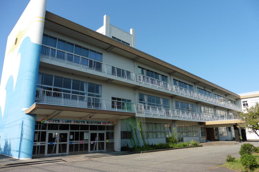 【さくらいマンション石田浜の小学校】