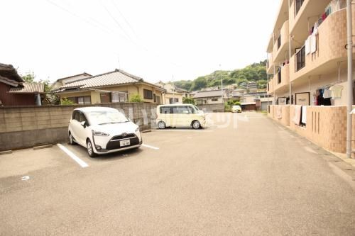 【ユーミーマンション宮尾の駐車場】