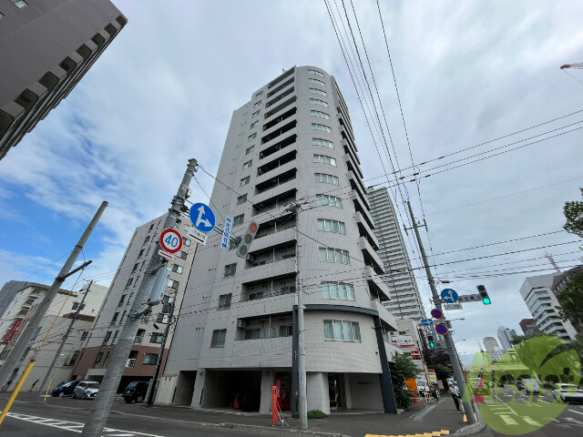 札幌市東区北八条東のマンションの建物外観