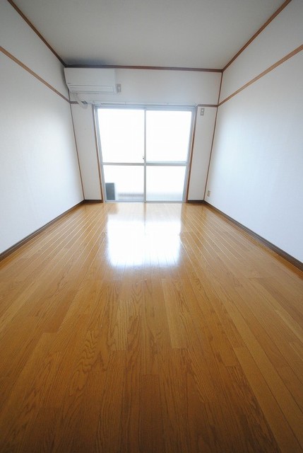 居室・リビング　写真は２０３号室