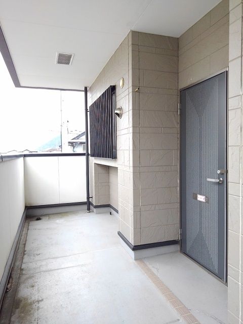 【福島市南矢野目のアパートの玄関】