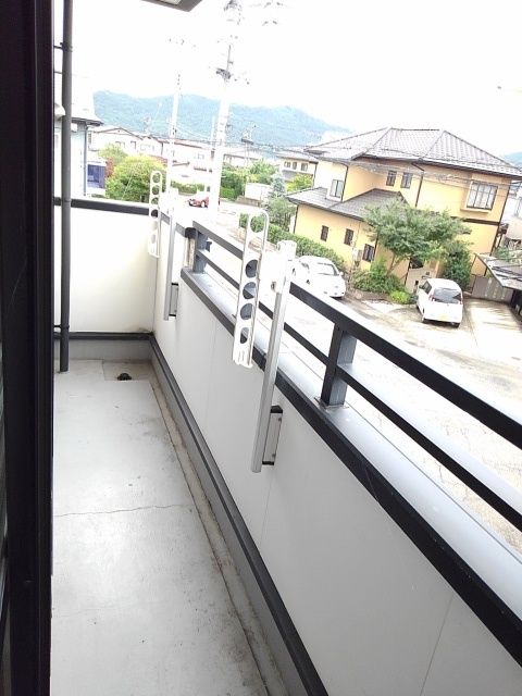 【福島市南矢野目のアパートのバルコニー】