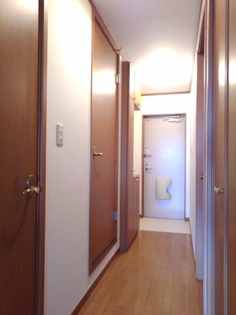 【福島市南矢野目のアパートの玄関】