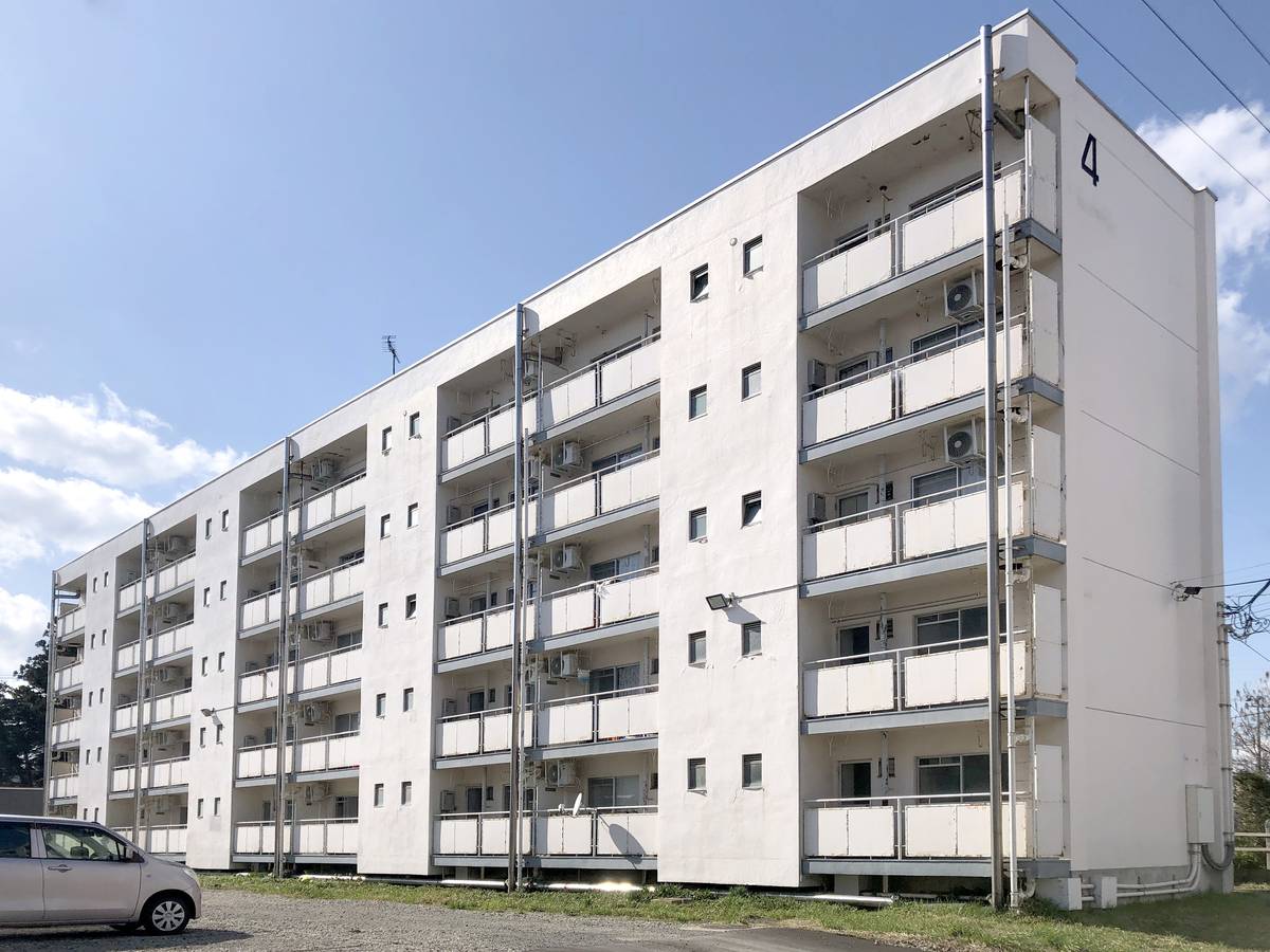 青森市大字荒川のマンションの建物外観