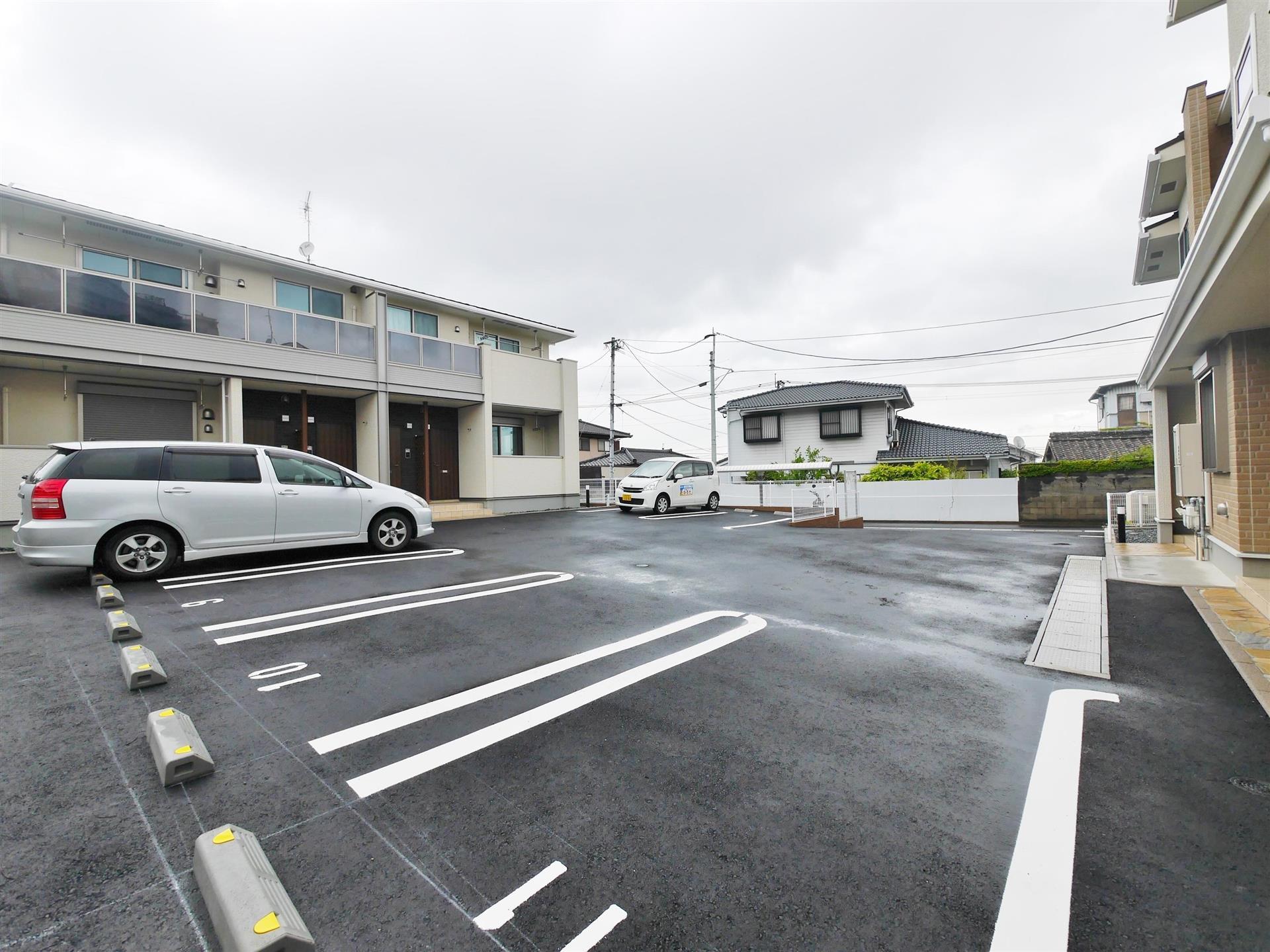 【ホワイトハウス弐番館の駐車場】