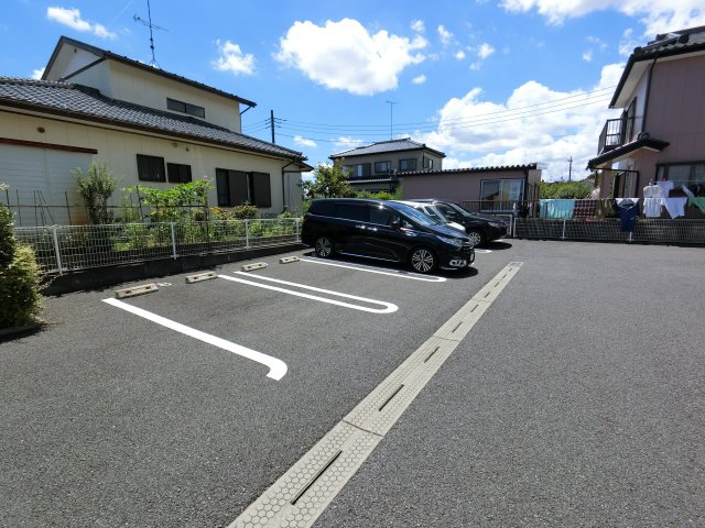 【印旛郡栄町安食のアパートの駐車場】