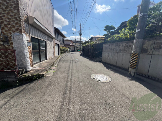 【仙台市宮城野区松岡町のアパートの駐車場】