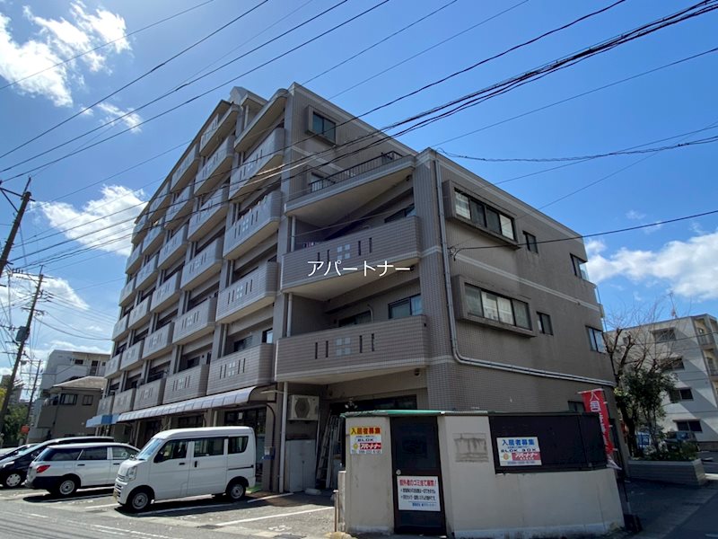 鹿児島市下荒田のマンションの建物外観