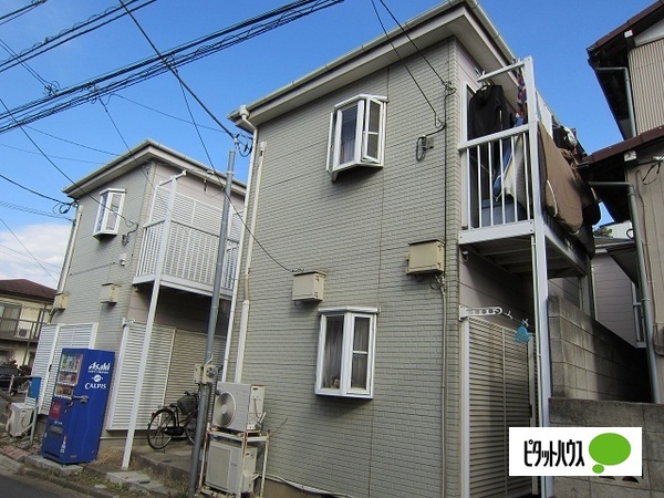 ファミール仲村Ｄ棟の建物外観