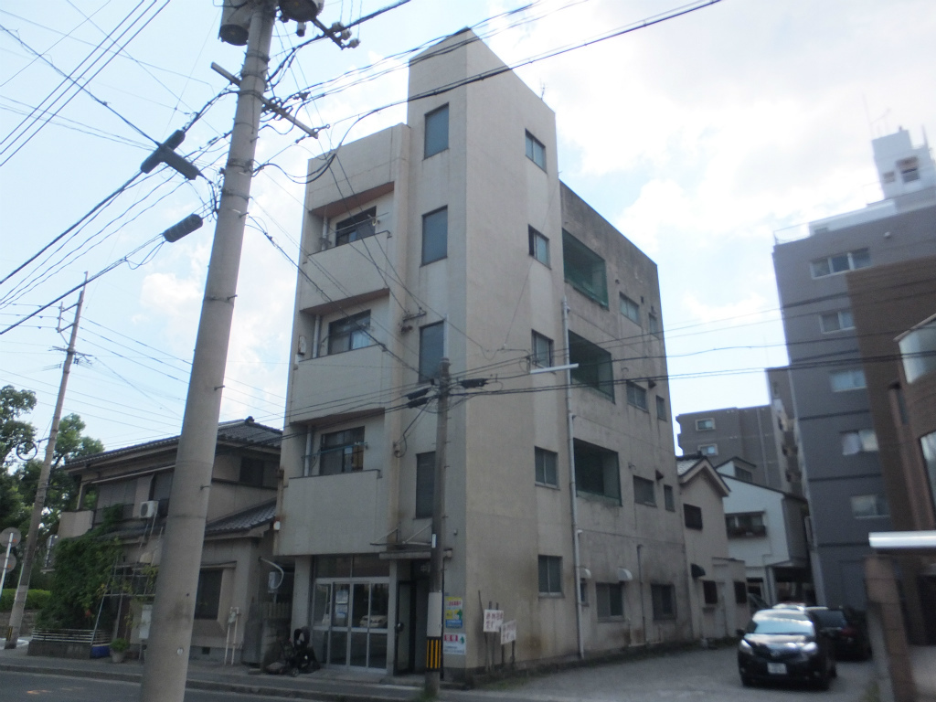 鹿児島市新屋敷町のマンションの建物外観