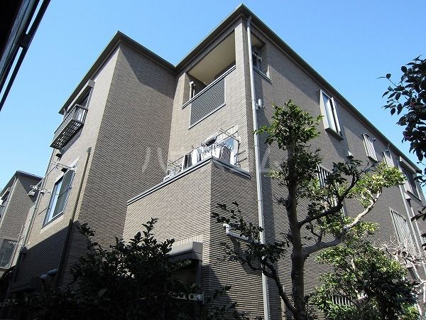 調布市布田のマンションの建物外観