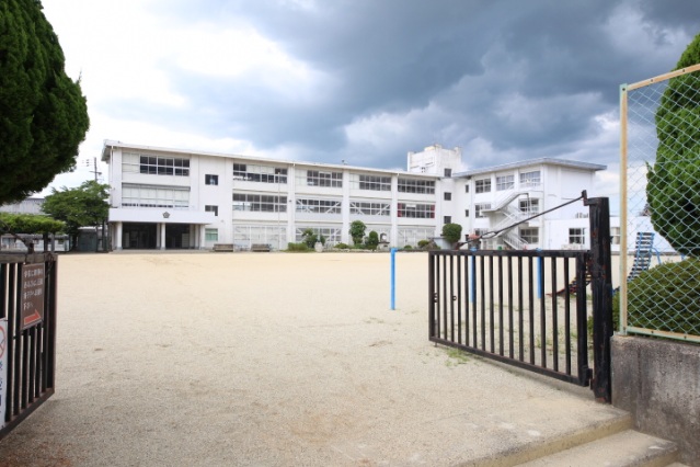 小学校　橿原市立今井小学校（小学校）まで658m