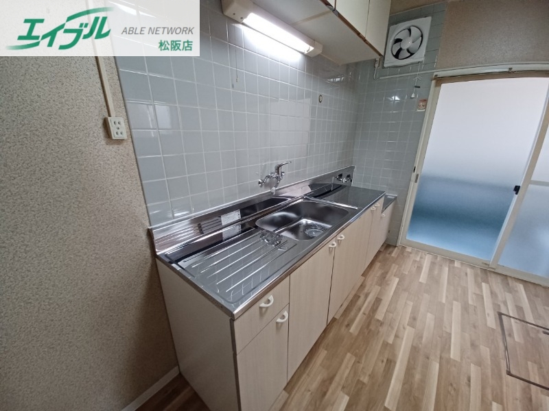 キッチン　同物件別部屋写真