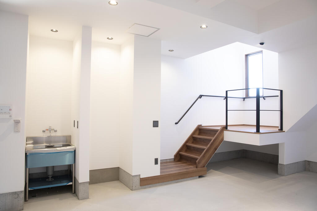 駐車場　1F　内部