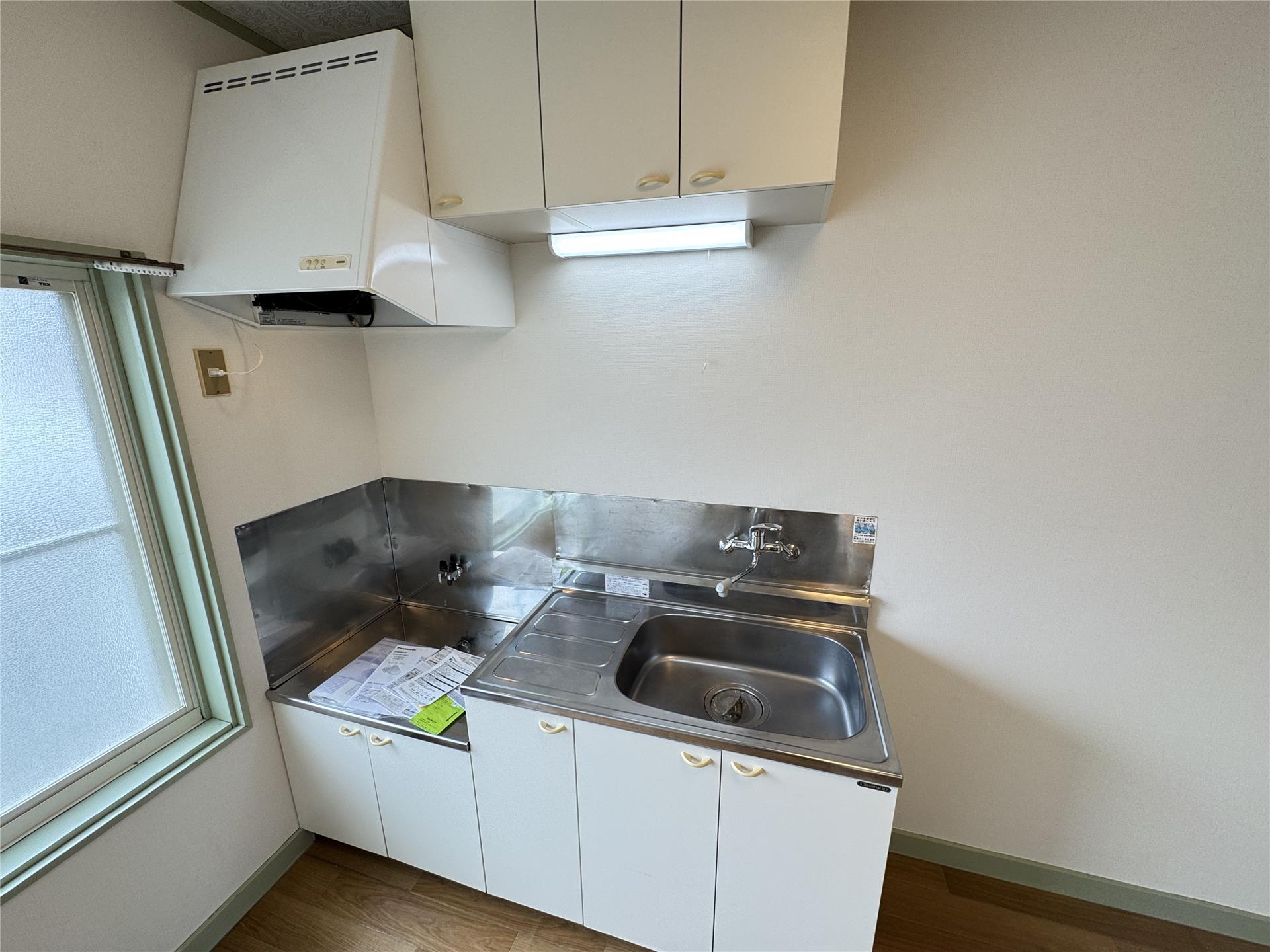 キッチン　窓があるので明るく換気も楽々♪収納もたっぷり♪