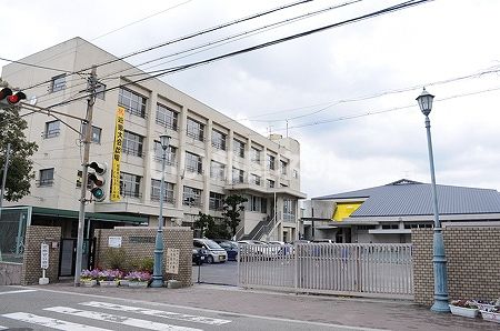 中学校　丹波市立柏原中学校（中学校）まで877m