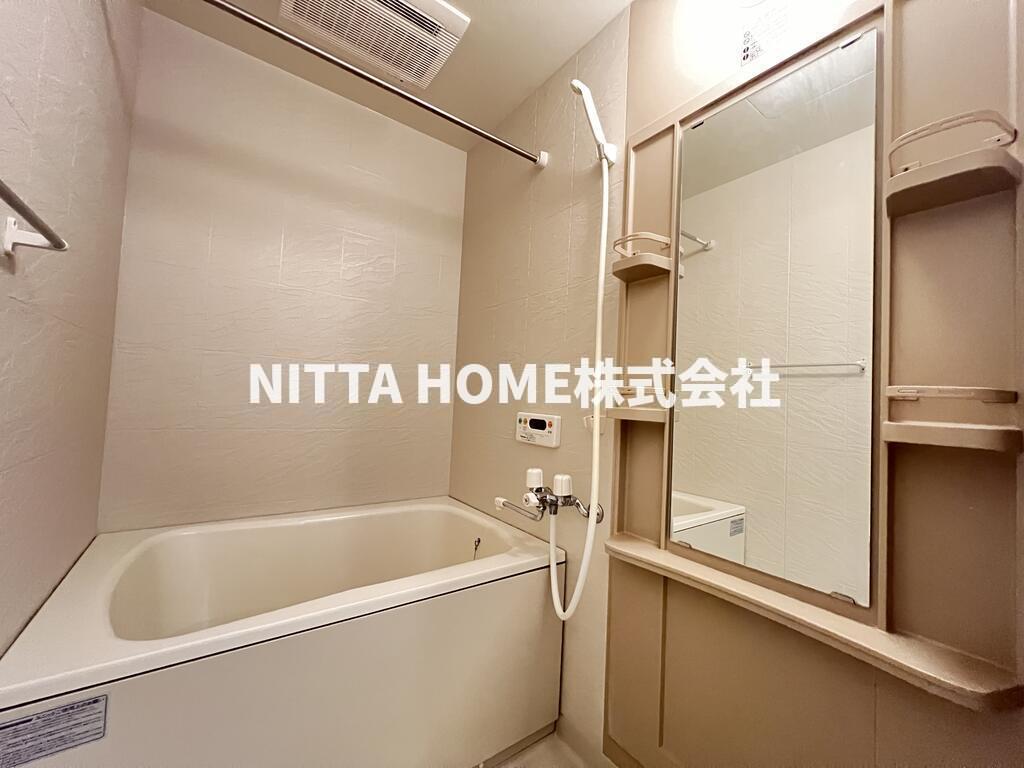 バス・シャワールーム　追い焚き、浴室乾燥機付きのバスルームです♪