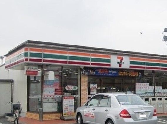 コンビニ　セブンイレブン（コンビニ）まで700m
