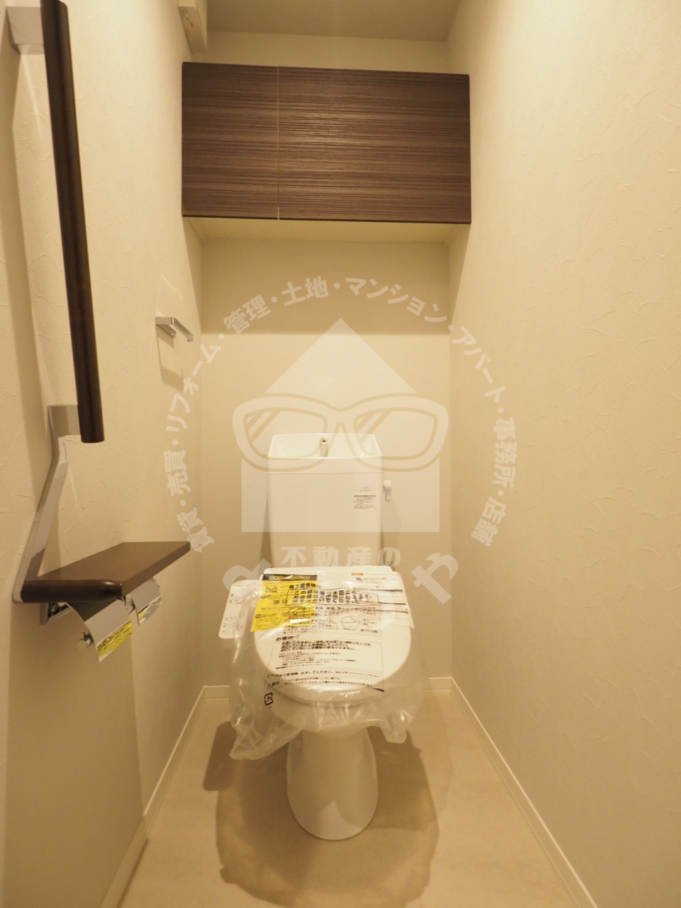 トイレ　清潔感あるスペースはウォシュレット機能付きトイレです